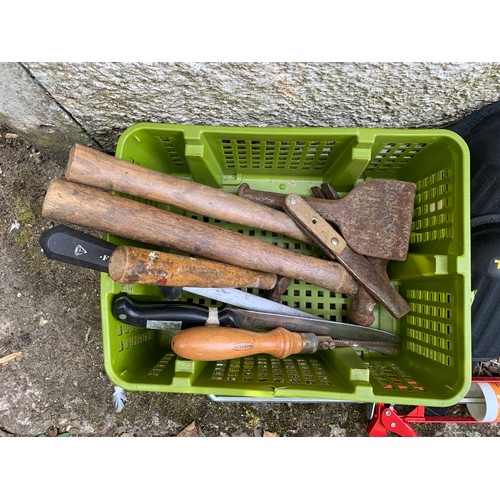 2009 - Two boxes of tools including pliers, hammers, chisels, screwdrivers, saws, leveller, knee pads, spir... 