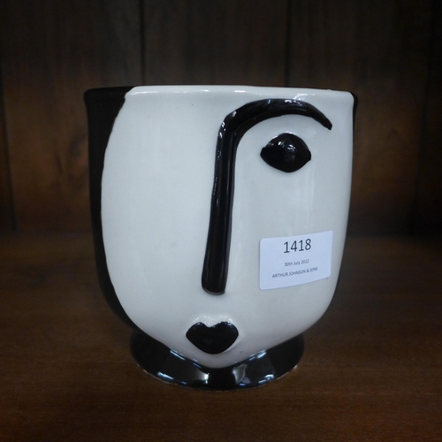 1331 - A black and white Dolomite face planter (90498509)   #