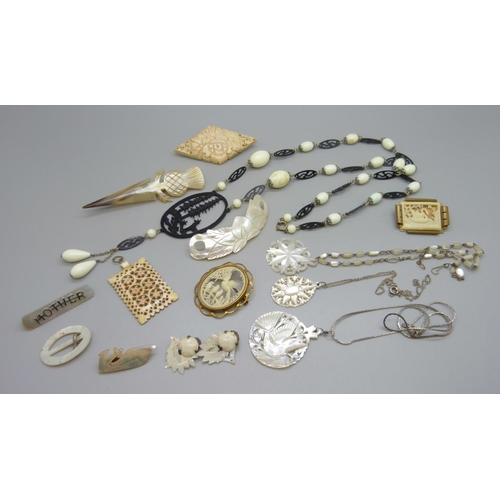 1012 - Jewellery including mother of pearl