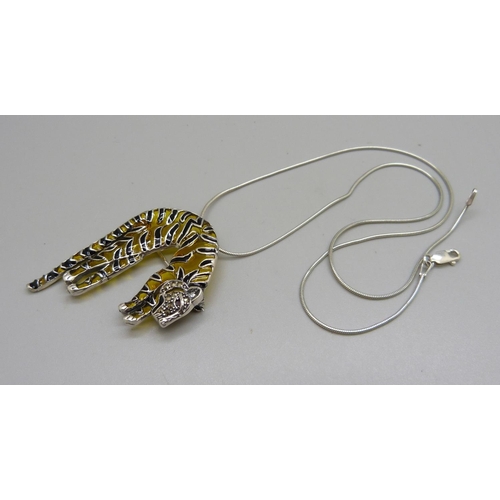 1019 - A silver plique-a-jour tiger pendant and chain