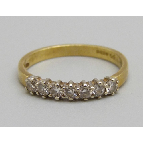 1029 - An 18ct gold, seven stone diamond ring, 2.1g, K