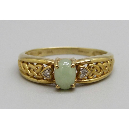 1032 - A 9ct gold, jade and diamond ring, 2.1g, N