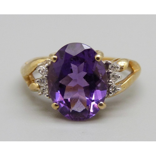 1037 - A 9ct gold, purple stone and diamond ring, 3.1g, L