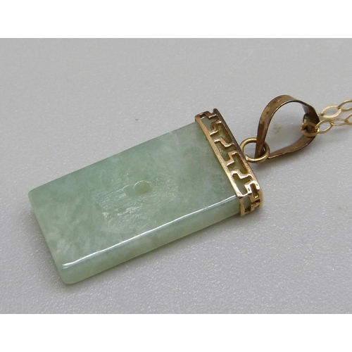 1052 - A 9ct gold mounted jade pendant on a fine 9ct gold chain