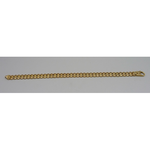 1061 - A 9ct gold bracelet, 16.7g, 21cm