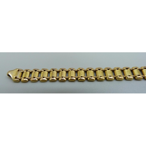 1061 - A 9ct gold bracelet, 16.7g, 21cm