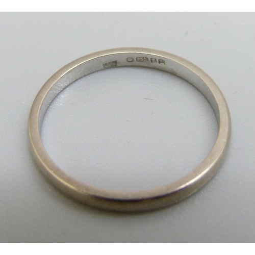 1065 - An 18ct gold ring, 1.4g, I