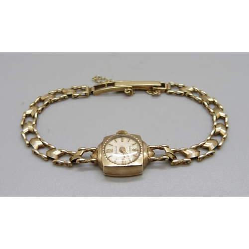 1076 - A lady’s 9ct gold wristwatch, total weight 11.2g