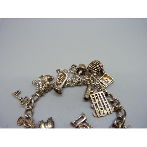 1088 - A silver charm bracelet, 39g