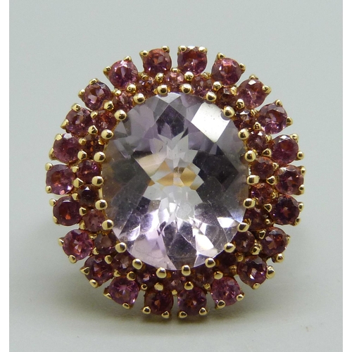 1090 - An 18ct gold, amethyst and pink tourmaline dress ring, 5g, N