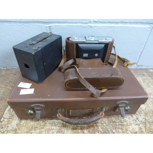 1105 - A vintage suitcase, a box camera and another vintage camera **PLEASE NOTE THIS LOT IS NOT ELIGIBLE F... 