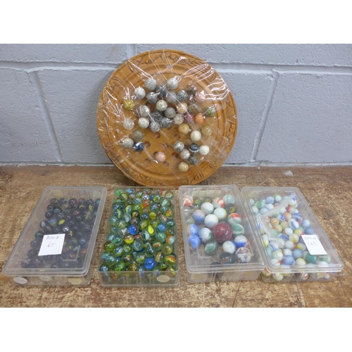 1106 - Over two hundred vintage marbles