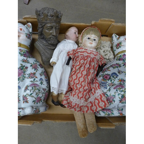 1128 - Two ceramic cats, two dolls, a bust of Richard the Lionheart and a Lincoln choir plaque