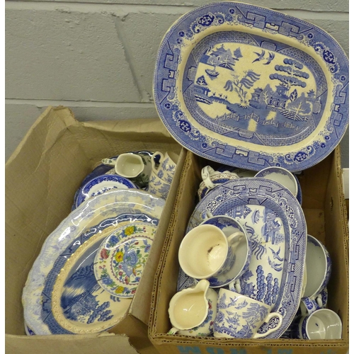 1137 - A collection of Willow pattern china **PLEASE NOTE THIS LOT IS NOT ELIGIBLE FOR POSTING AND PACKING*... 