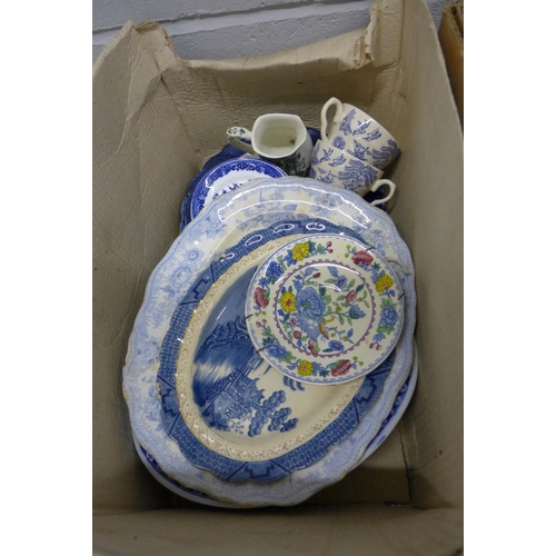 1137 - A collection of Willow pattern china **PLEASE NOTE THIS LOT IS NOT ELIGIBLE FOR POSTING AND PACKING*... 