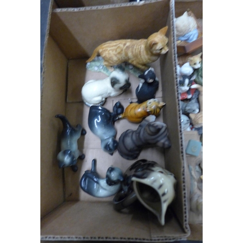 1146 - A box of ceramic and resin cats **PLEASE NOTE THIS LOT IS NOT ELIGIBLE FOR POSTING AND PACKING**