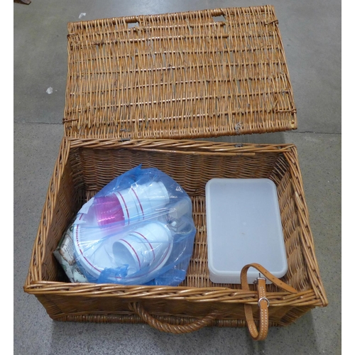 1151 - A picnic basket and picnic crockery