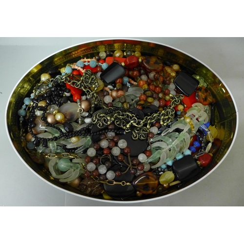 697 - A collection of costume necklaces