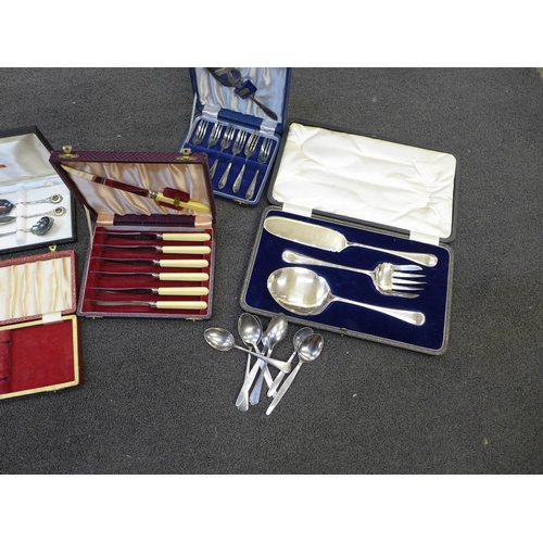 716 - A collection of plated ware and flatware