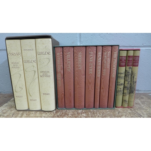 755 - A collection of Folio Society books in slip cases, including works by Oscar Wilde, Siegfried Sassoon... 