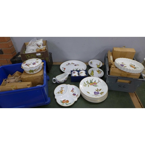 770 - A collection of Royal Worcester Evesham table ware  **PLEASE NOTE THIS LOT IS NOT ELIGIBLE FOR POSTI... 