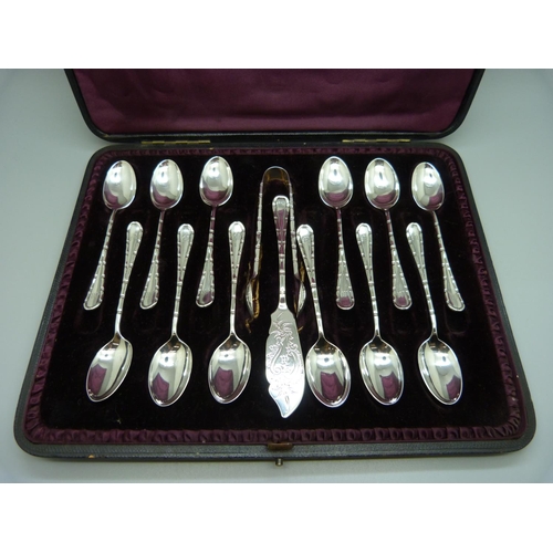 804 - A set of twelve silver spoons, with sugar bows and butter knife, 251g, associated case