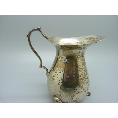 806 - A silver cream jug, 92g