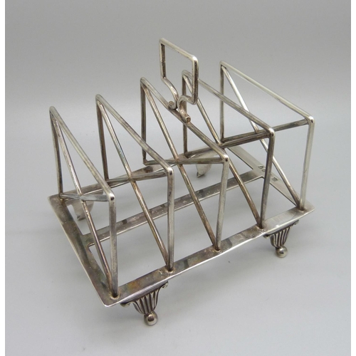 814 - A Victorian silver toast rack, London 1890, 229g