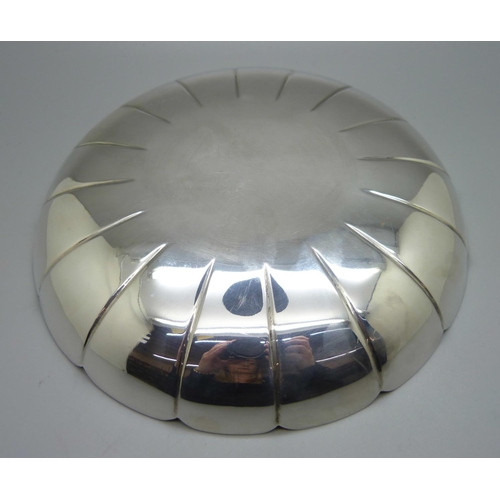 816 - A hallmarked silver dish, 351g, 20cm