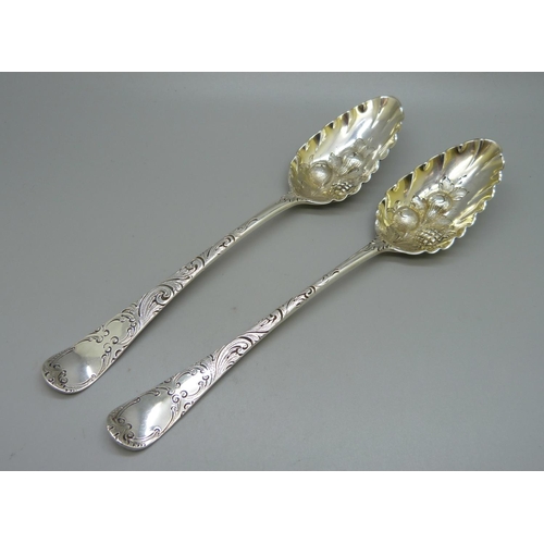 829 - Two similar George III silver berry spoons, London 1794 and 1799, 116g