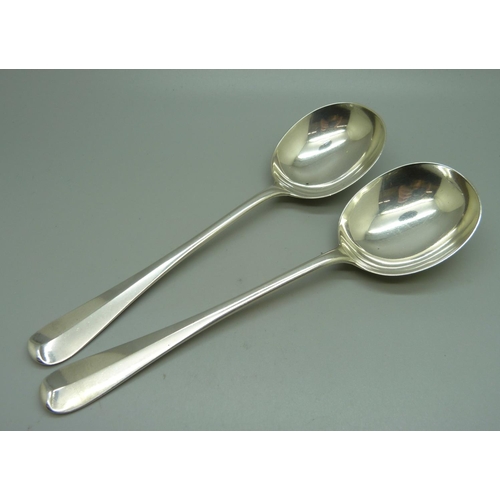 832 - A pair of silver spoons, London 1922, Goldsmiths & Silversmiths, 152g