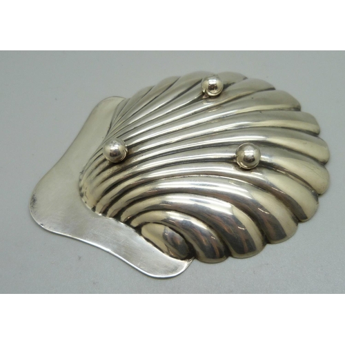 838 - A silver shell-shaped dish, 40g