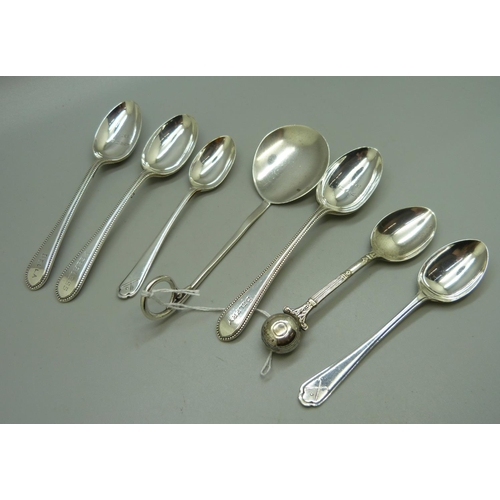 842 - Six silver spoons, 136g, and a plated spoon