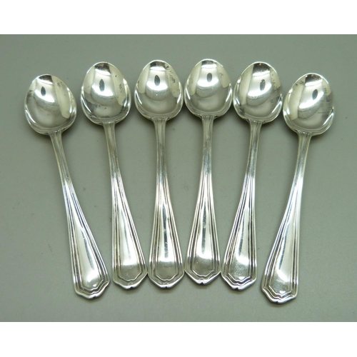 843 - Six silver spoons, 87g