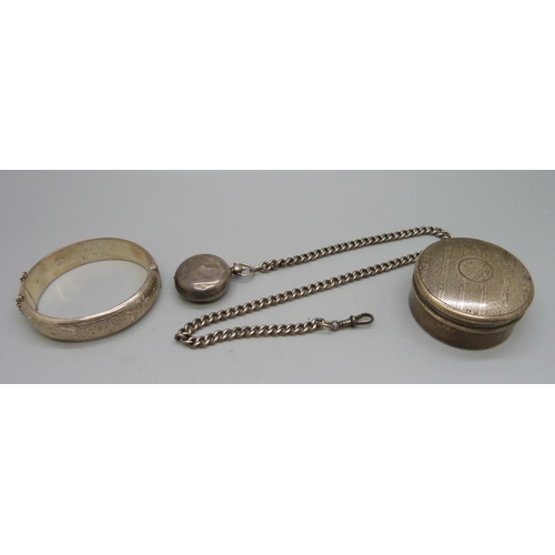 846 - A silver chain with metal clip, a silver sovereign case, a circular silver box and a silver bangle, ... 