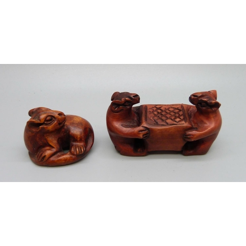 852 - Two carved wooden figures, largest 65mm wide