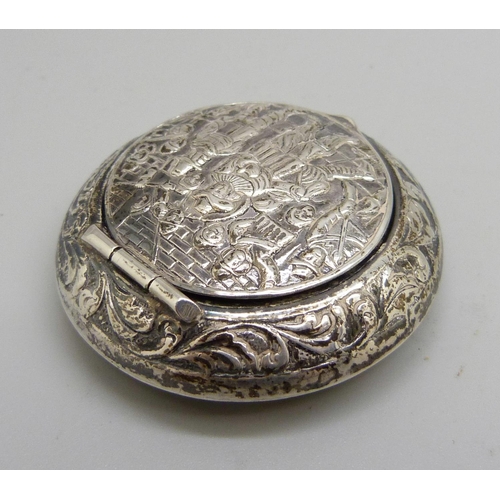 854 - A Dutch silver pill box, diameter 45mm