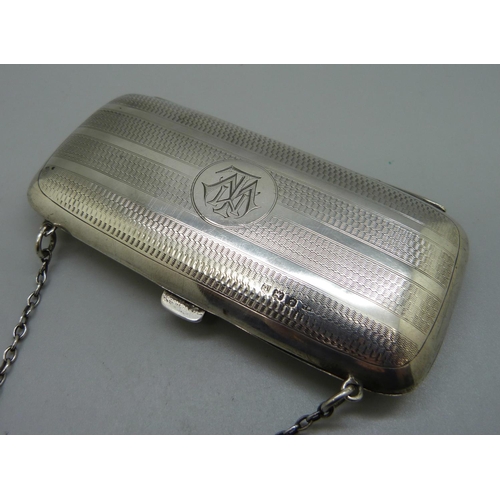 860 - A silver purse with monogram, Birmingham 1918, 83g, 113mm