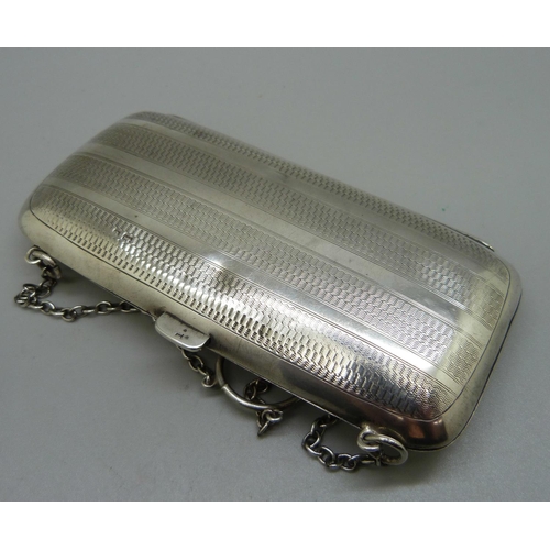 860 - A silver purse with monogram, Birmingham 1918, 83g, 113mm