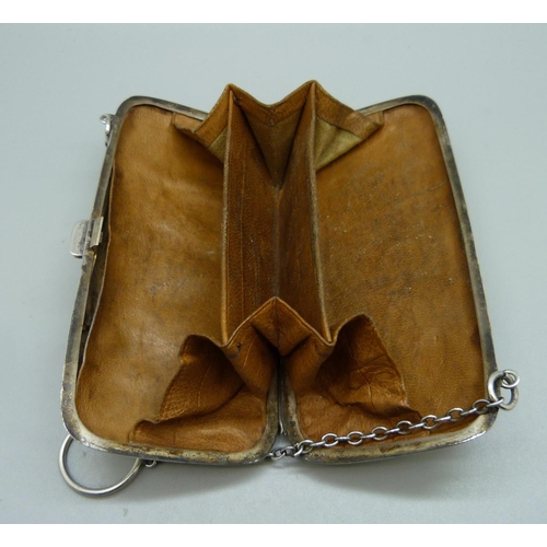 860 - A silver purse with monogram, Birmingham 1918, 83g, 113mm