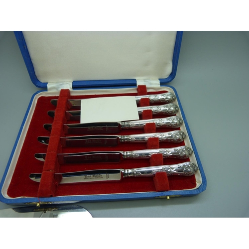 861 - Two silver handled knives, a cake server and a set of six knives