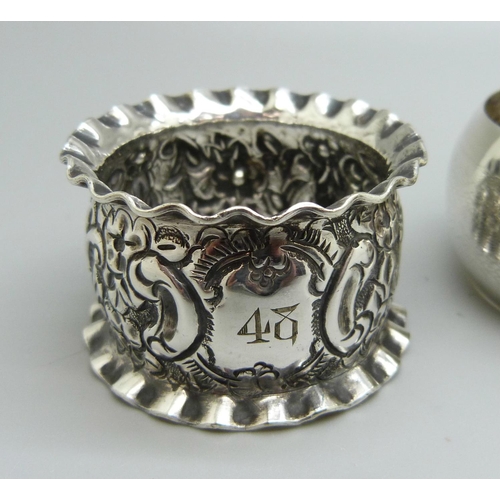 869 - A set of four silver napkin rings and two other silver napkin rings, 105g