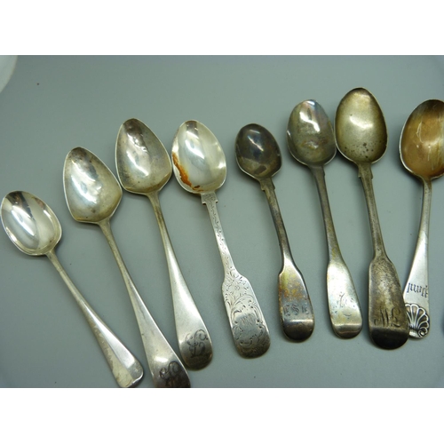 885 - Thirteen silver spoons, 208g