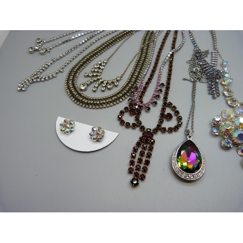 886 - A collection of vintage rhinestone/diamante necklaces, etc.