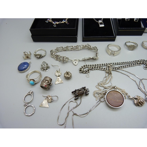 887 - Silver and white metal jewellery including silver charms, rings and a gate bracelet