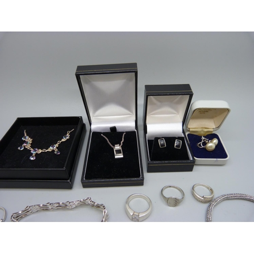 887 - Silver and white metal jewellery including silver charms, rings and a gate bracelet