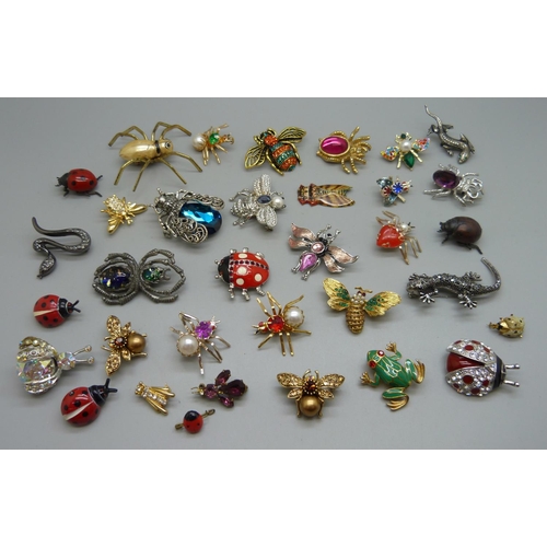 891 - A collection of spider and bug brooches