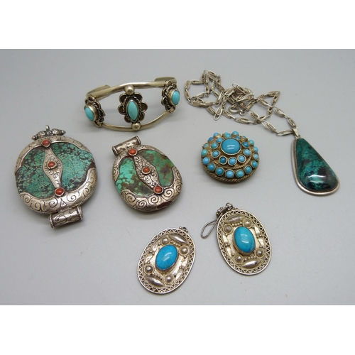 897 - Turquoise set jewellery