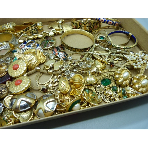 911 - A collection of gold tone costume jewellery including a Trifari brooch