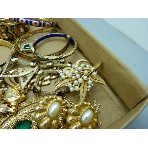 911 - A collection of gold tone costume jewellery including a Trifari brooch